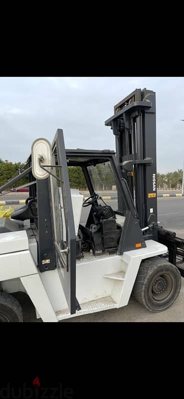 Forklift nissan 7 ton كلارك نيسان ٧ طن بحاله ممتازه 3