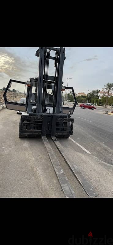 Forklift nissan 7 ton كلارك نيسان ٧ طن بحاله ممتازه 6