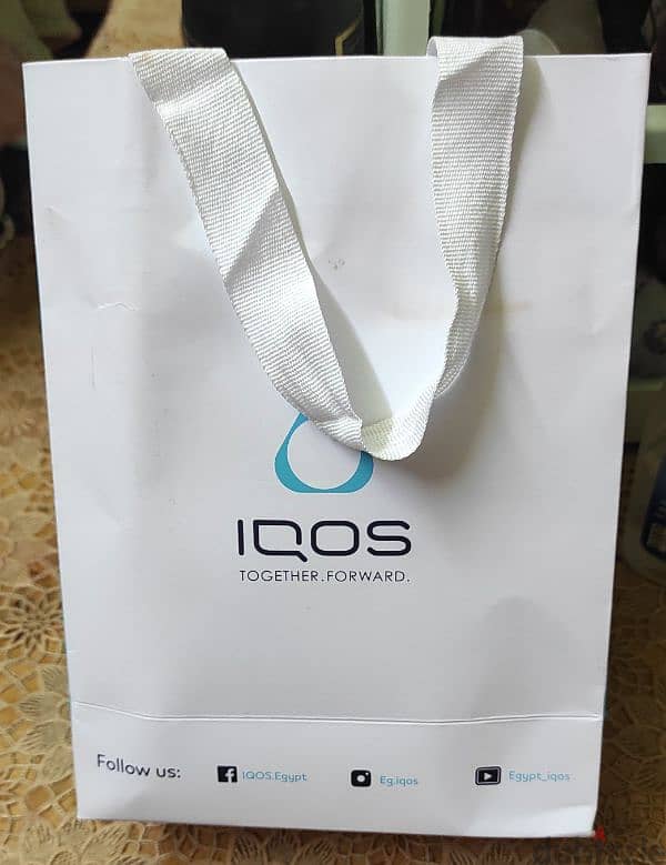 جهاز iqos iluma one لون ذهبي 2