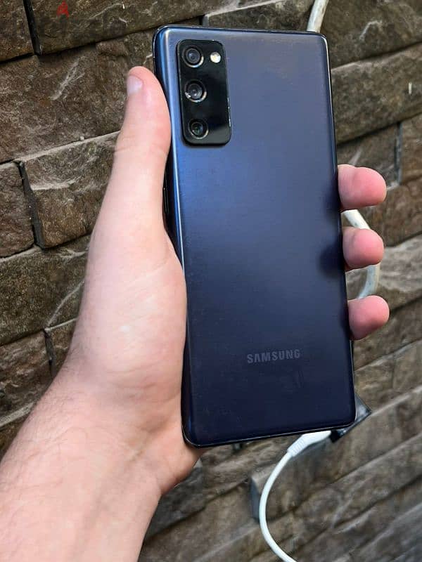 samsung s20 fe للبيع او البدل ب ايفون 1