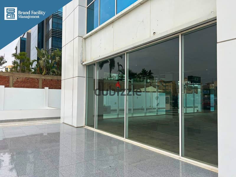 Fully finished Headquarter for rent 1000m with a private entrance directly on the North 90th 4