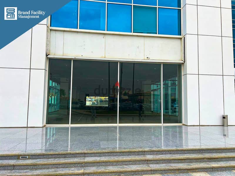 Fully finished Headquarter for rent 1000m with a private entrance directly on the North 90th 9