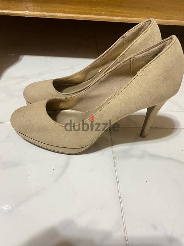 Beige Heels 0