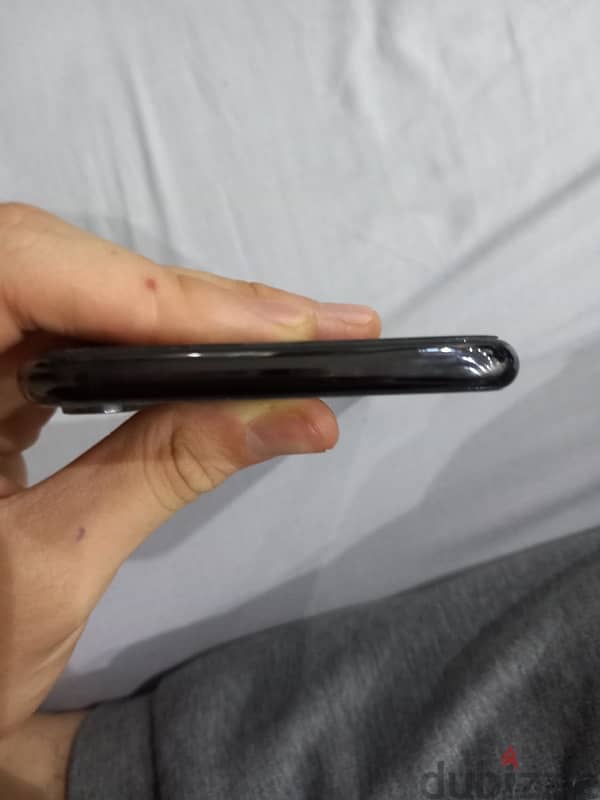 ايفون xs max نسخه N بطاريه ٨٥ مساحه ٢٥٦ لون اسود 2