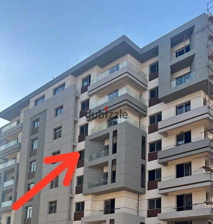 He inspected and received a finished apartment for sale in Blue Vert the capital in front of Celia Talaat Mustafa Blue Vert 1