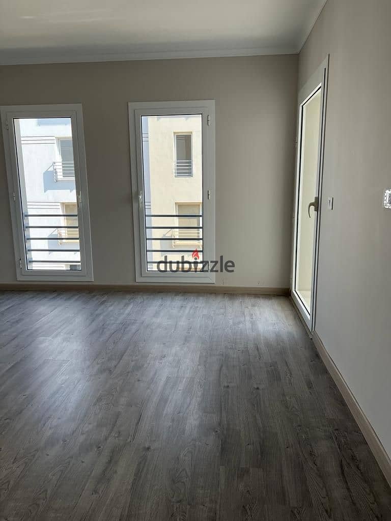 lowest price Semi furnished apartment 213m for rent Hyde Park new cairo 2