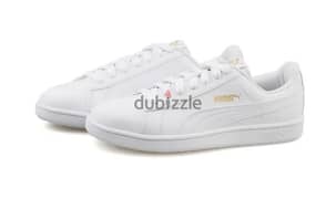 Available Puma white up shoes original with box size 41 Eu , 26.5 cm