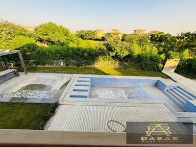 Villa with pool and ac's and kitchen for sale on the Golf (1000m2)