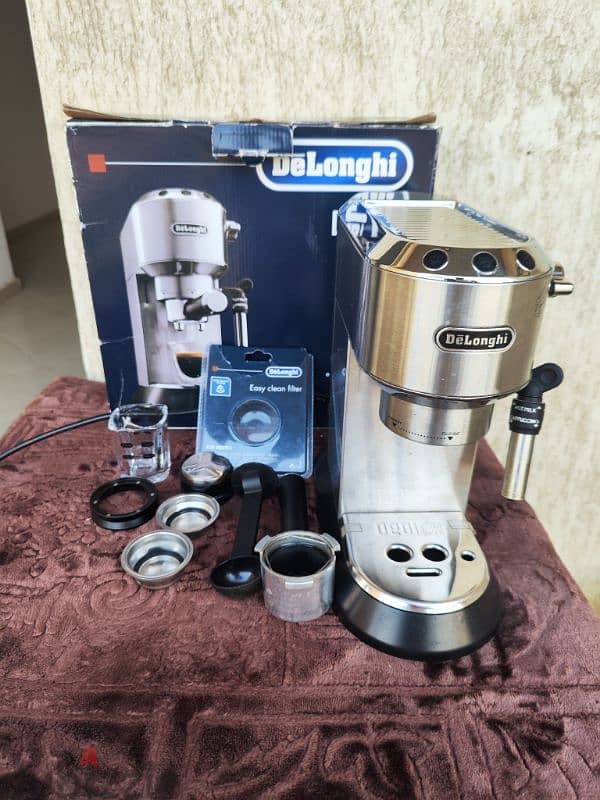 ماكينة اسبرسو ديلونجي ديديكا delonghi dedica EC 685 وملحقات اضافية 3