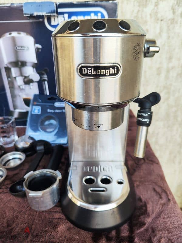 ماكينة اسبرسو ديلونجي ديديكا delonghi dedica EC 685 وملحقات اضافية 4