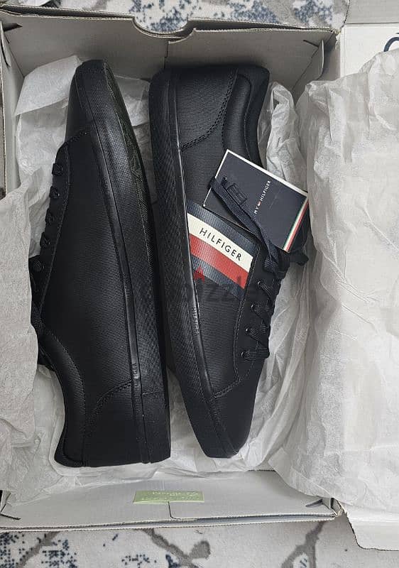 Tommy Hilfiger Shoes 4