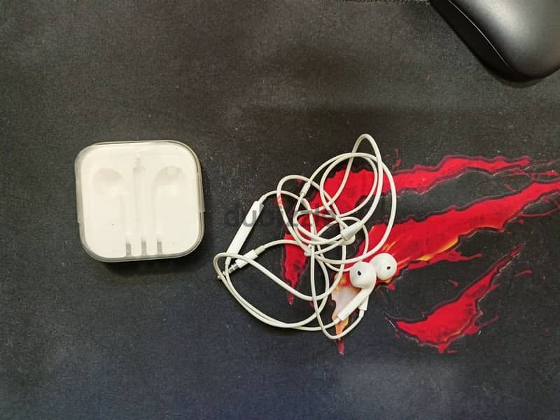 سماعة ابل اصلية بالكنفرت apple 3.5 earphone 1