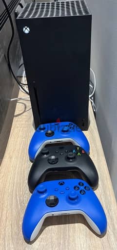 xbox series x with 3 controllers 0