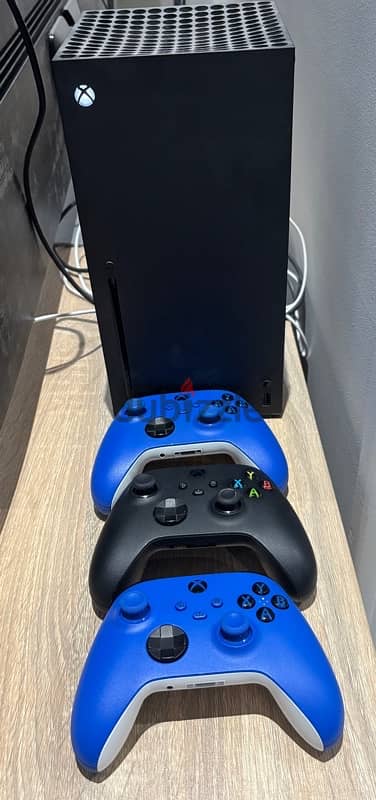 xbox series x with 3 controllers