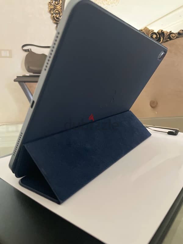 ipad air 4th gen with apple Magic Keyboard case 6