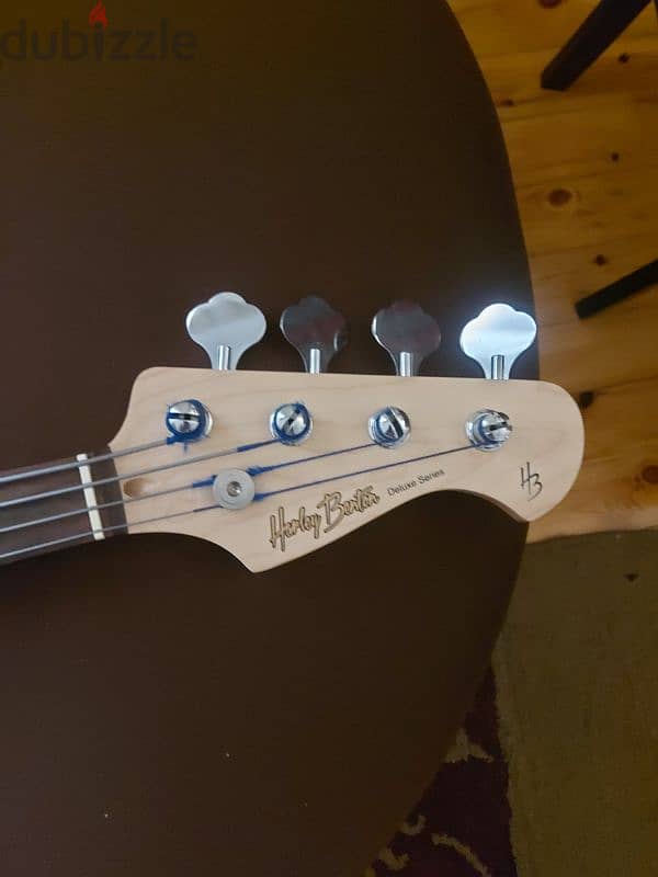 bass guitar. . . fretless harley benton jazz bass 1