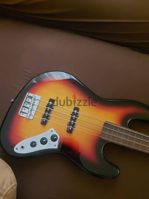 bass guitar. . . fretless harley benton jazz bass 2