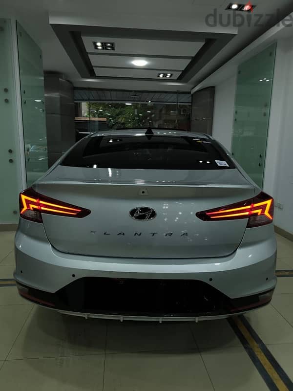 Hyundai Elantra 2025 توب لاين فضى 13