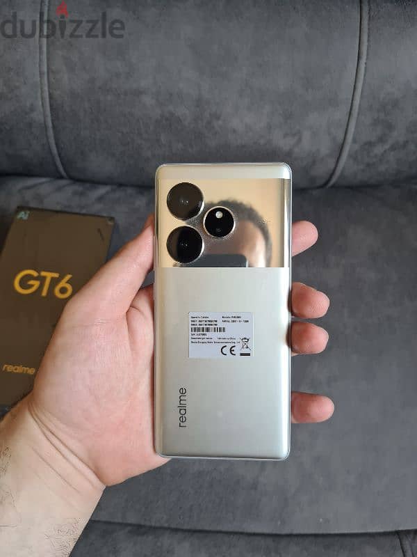 Realme GT6 1