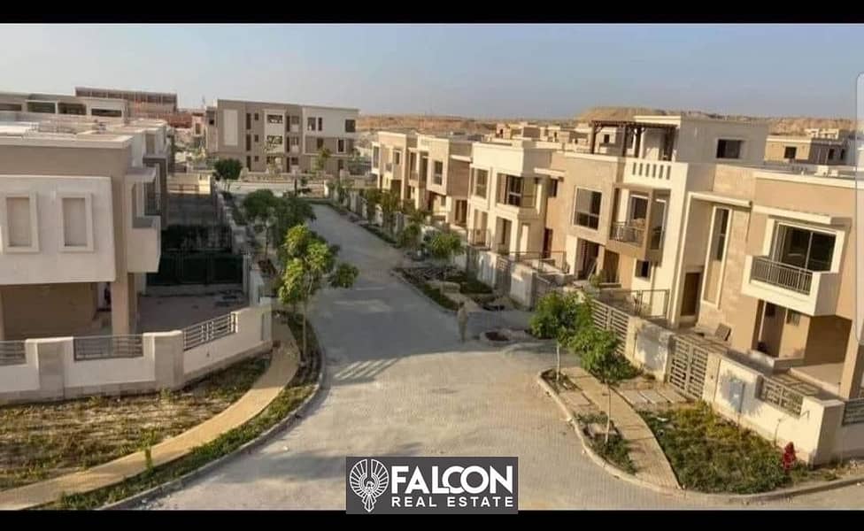 For sale, a 136 m² master bedroom apartment with an open view in front of Cairo Airport on the Suez Direct Road, with a 42% discount and facilities 31