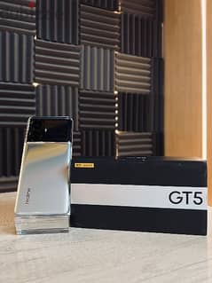 realme GT5 0