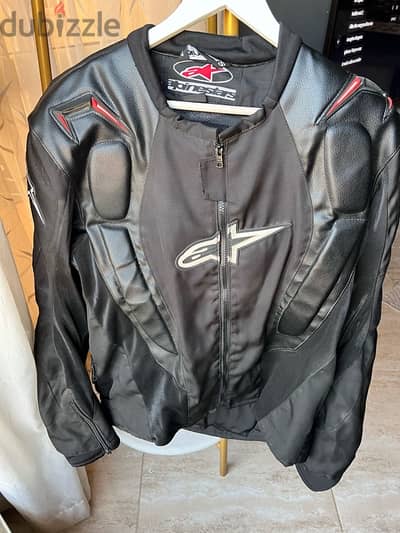 Motorcycle Safety Jacket size XXL ( but the fit is L )