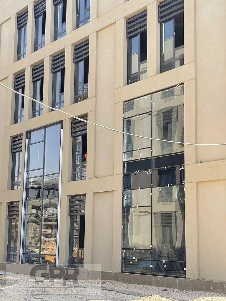 مطلوب كاش 3مليون في مبني ضخم في كمبوند ديستريكت 5 التجمع الخامس أقرب استلام / Commercial Building for sale in district 5 6