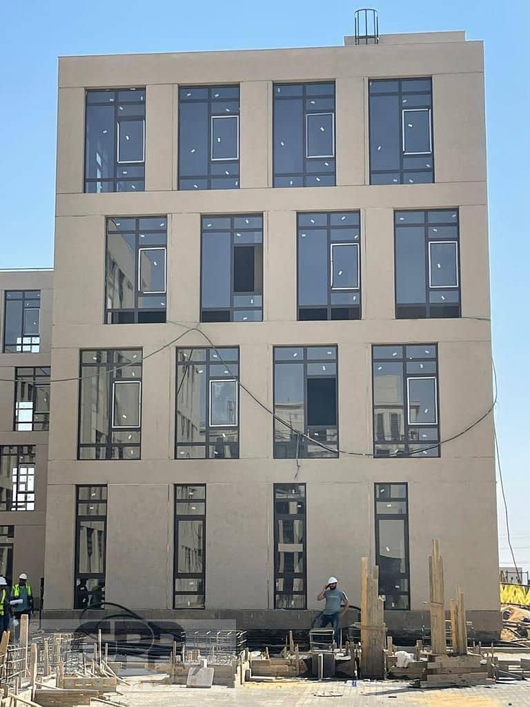 مطلوب كاش 3مليون في مبني ضخم في كمبوند ديستريكت 5 التجمع الخامس أقرب استلام / Commercial Building for sale in district 5 7