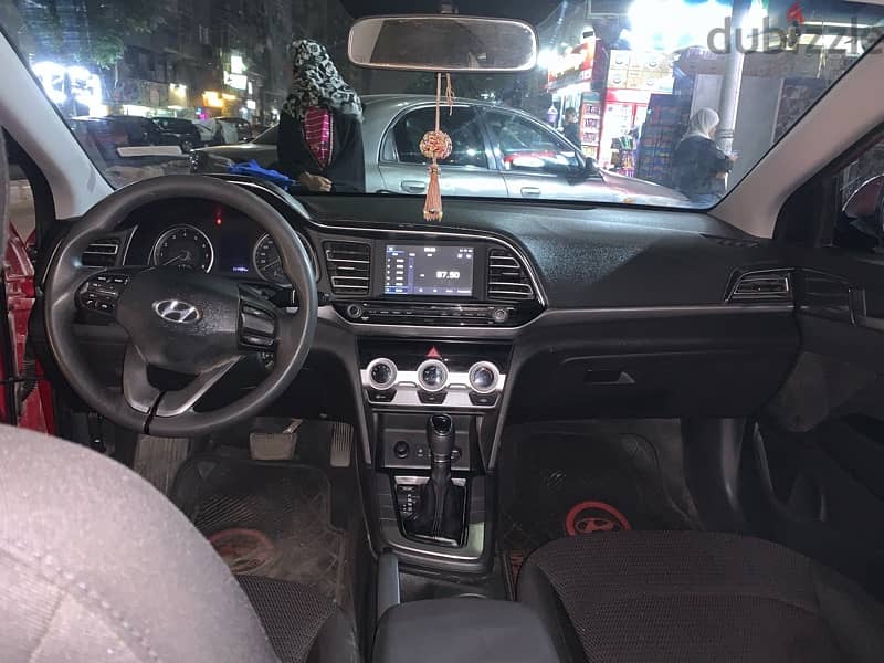 Hyundai Elantra 2019 4