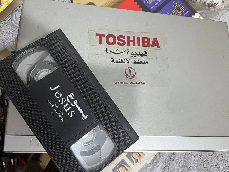 DVD Toshiba اصلي يعمل بكفاءة قديم مع الريموت والكتالوج وشريط 4