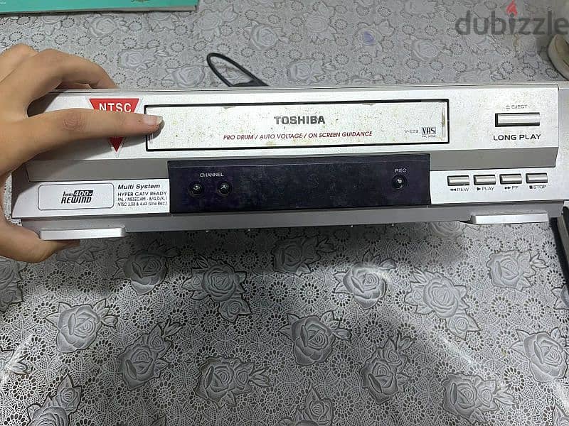 DVD Toshiba اصلي قديم يعمل بكفاءة مع الكتالوج والعلبة 1