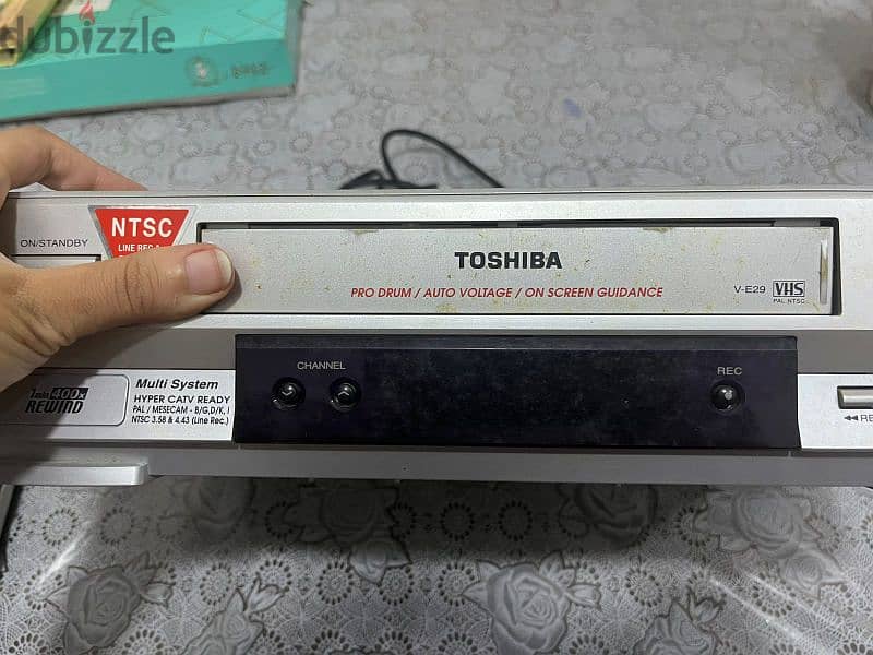 DVD Toshiba اصلي قديم يعمل بكفاءة مع الكتالوج والعلبة 6