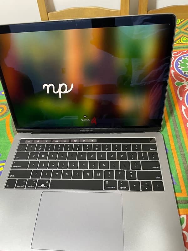 MacBook Pro mid 2018 Touch Bar 8 giga ram 256 ssd core i5 6