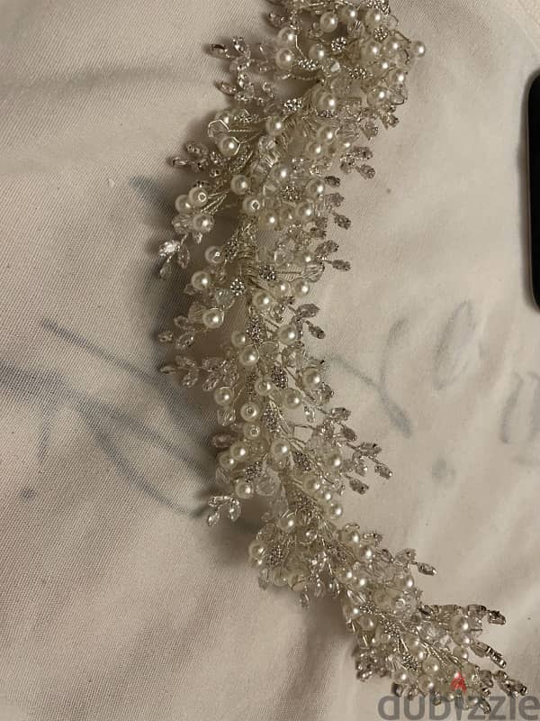 HEAD PIECE FOR BRIDES. 1