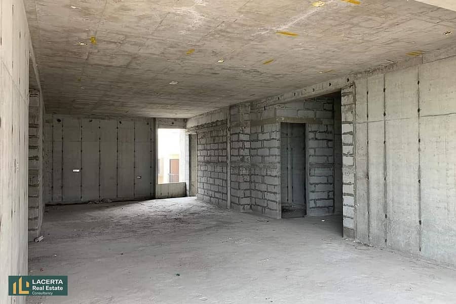 170 sqm ground floor apartment with garden for sale in El Patio Sola Direct compound on Suez in front of Madinaty Gate 3, in installments over 7 years 1