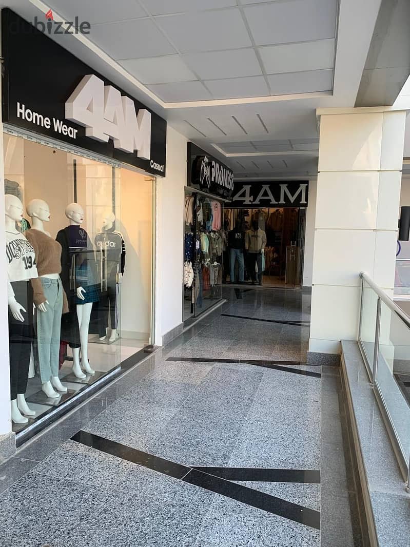 For sale, a commercial store with an area of ​​​​15 square meters, directly on the façade, in the best mall in Shorouk 12