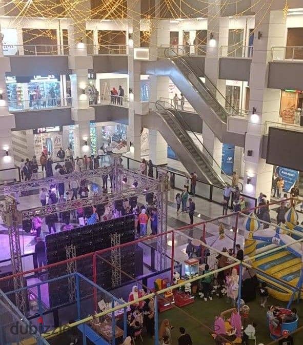 For sale, a commercial store with an area of ​​​​15 square meters, directly on the façade, in the best mall in Shorouk 13