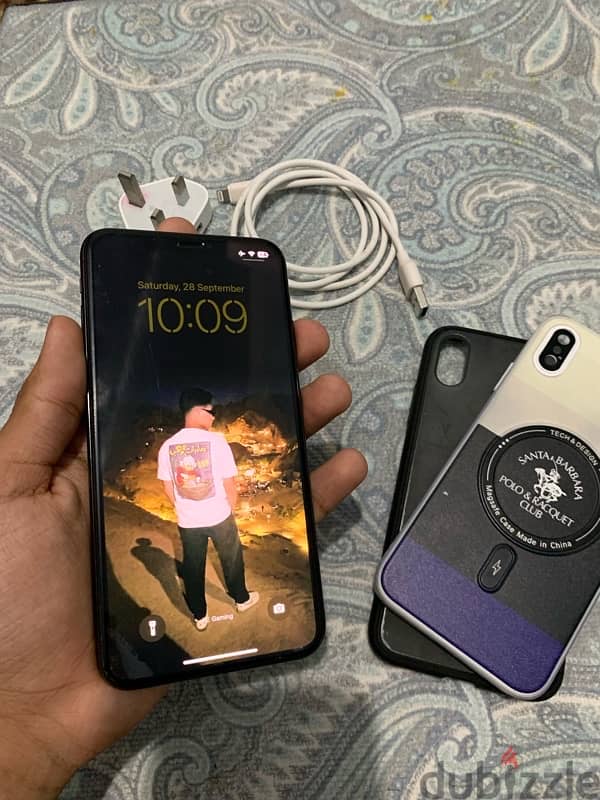 iPhone xsmax حالة ممتازه 8