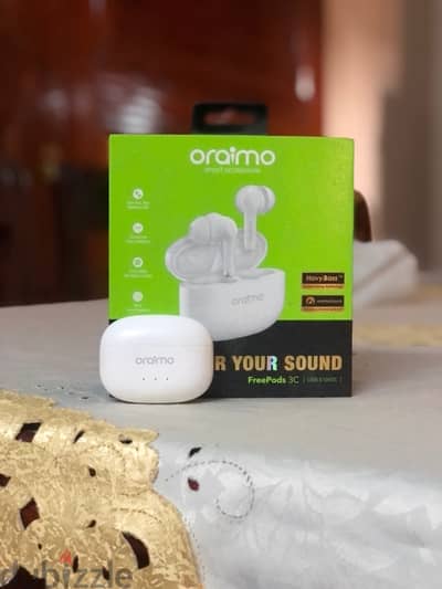 سماعه oraimo freepods 3c نضيفه جدا واستعمال خفيف اوي ومعاها كل حاجتها