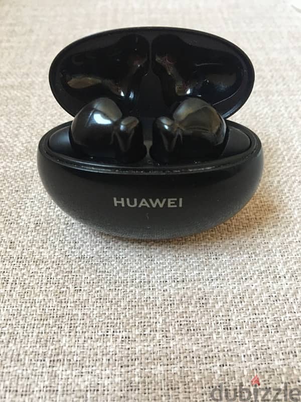 Huawei freebuds 4i  استعمال بسيط للبيع  بمشتملاتها والعلبة 4