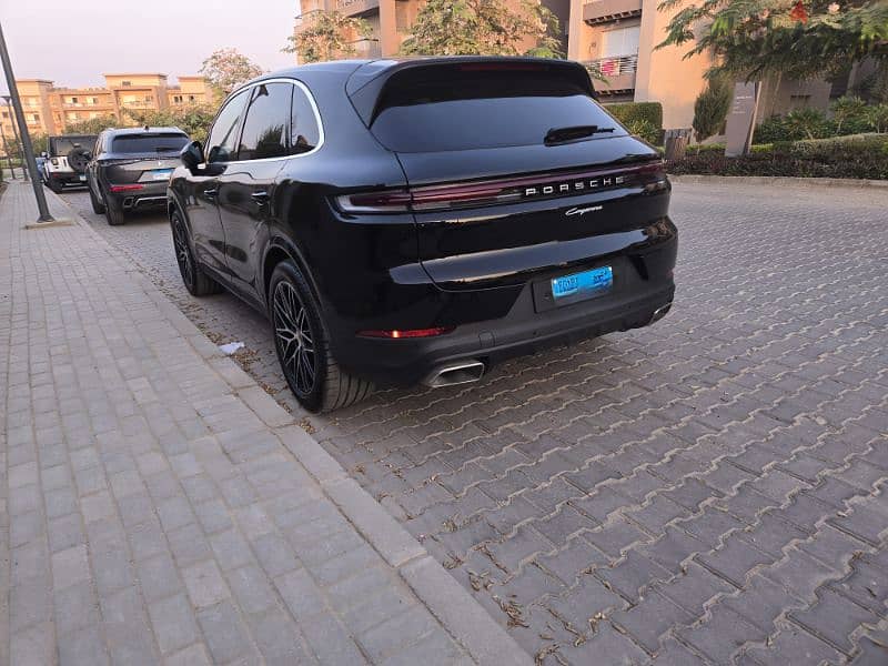 Porsche Cayenne 2024 wakeel 3