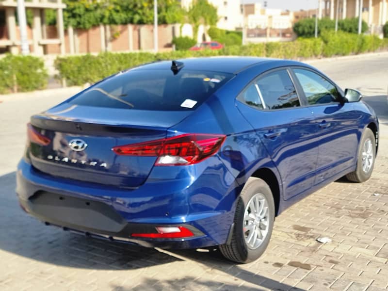 Hyundai Elantra 2025 zero 2