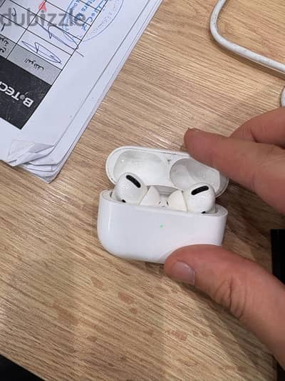 airpods pro 1 بالعلبه