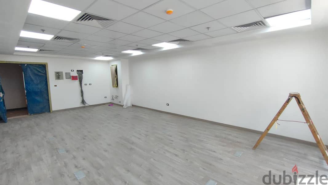 مكتب إداري مميز للإيجار في هايد بارك - Premium Office for Rent in Hyde 1