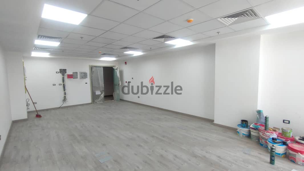 مكتب إداري مميز للإيجار في هايد بارك - Premium Office for Rent in Hyde 2