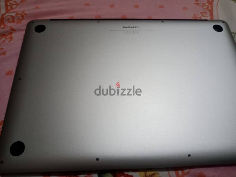 MacBook pro 2015.15 inch 8