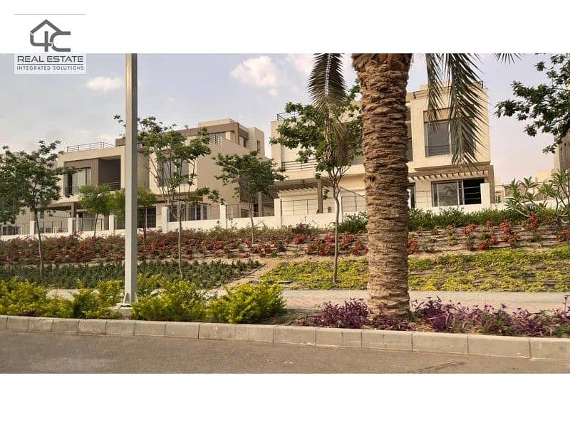 Fully finished townhouse in a prime location in the heart of New Cairo, overlooking the largest landscape 9