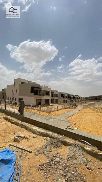 townhouse Fully finished, overlooking the largest landscape in a prime location in the heart of New Cairo 3