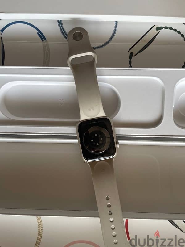 apple watch series 8 45mm starlight from the UAE 3