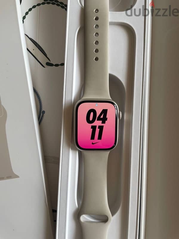 apple watch series 8 45mm starlight from the UAE 7